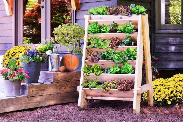 10 Genius and Inexpensive Small Raised Garden Bed Ideas
