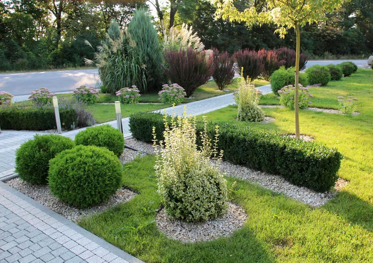 15 Front Yard Landscaping Ideas With Rocks for Structure and Style