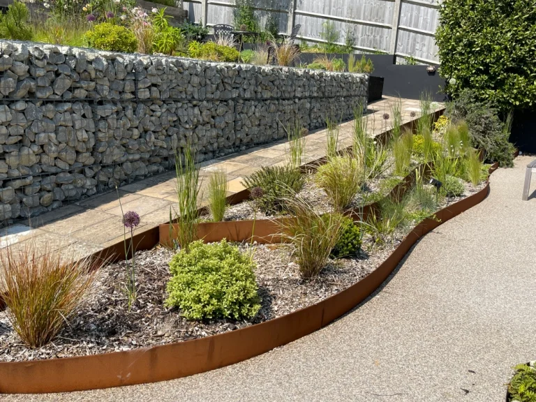 12 Ways to Edge Your Garden (Without Breaking the Bank)