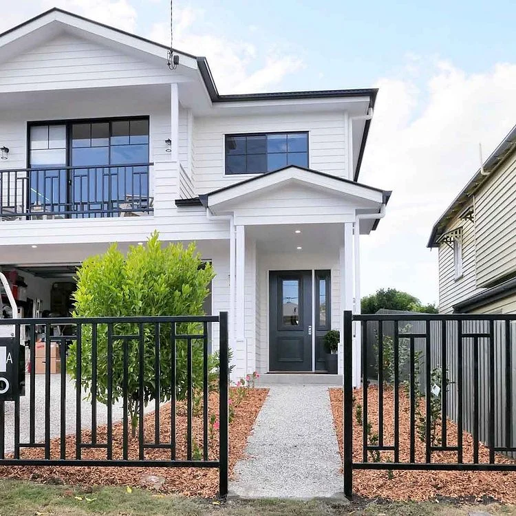 Cheap Front Yard Fence Ideas: 17 Ways to Boost Curb Appeal