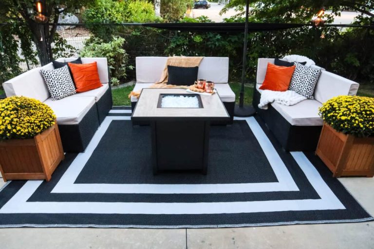 15 Amazing Fall Decorations for Your Patio