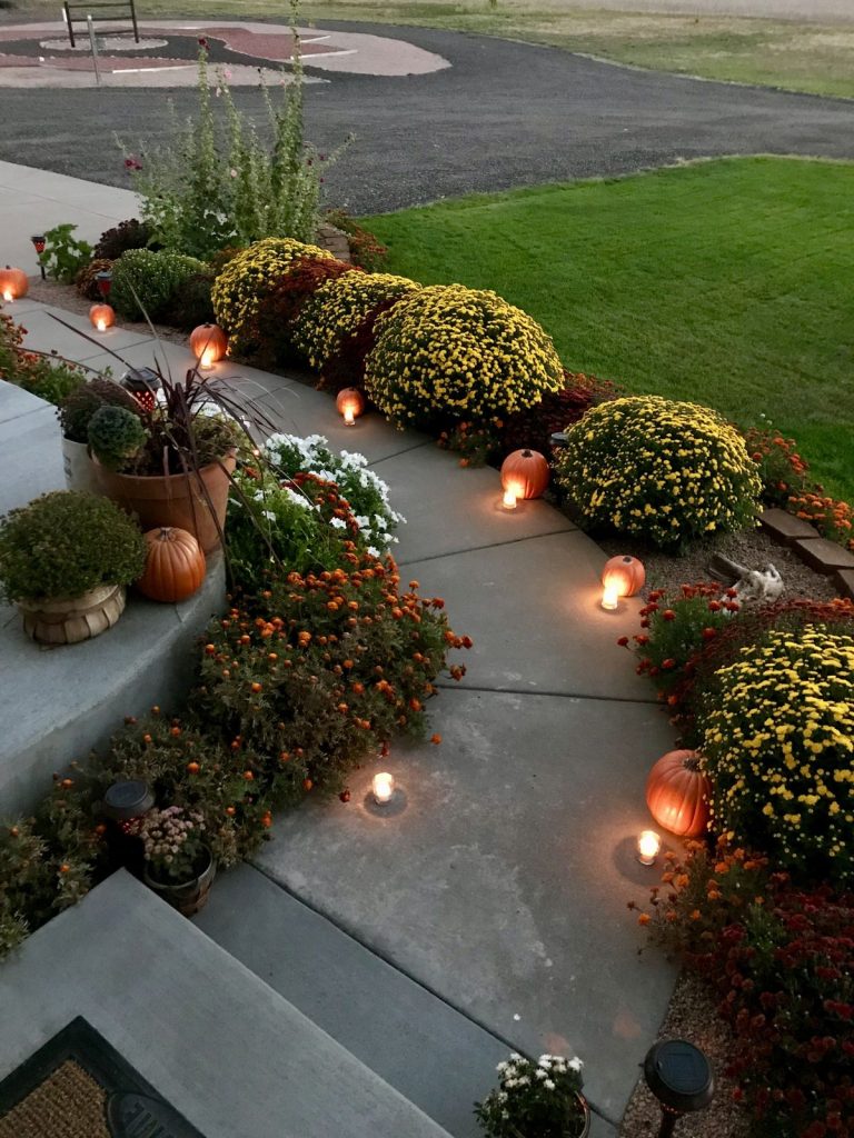 11 Beautiful Fall Walkway Decor Ideas to Impress Your Guests