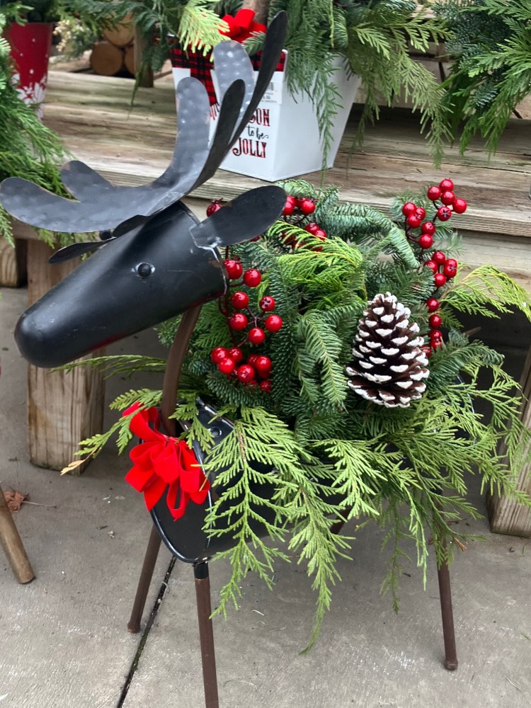 Winter Front Porch Planters That Actually Survive the Cold (13 Ideas)