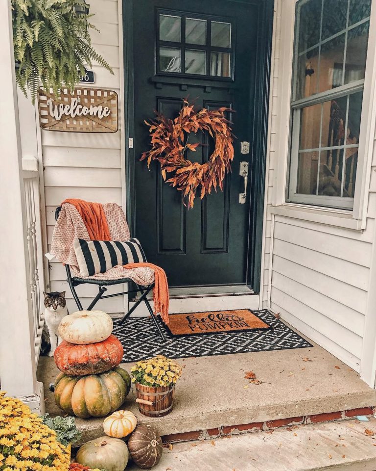 12 Stunning Fall Porch Decor Ideas for Small Spaces